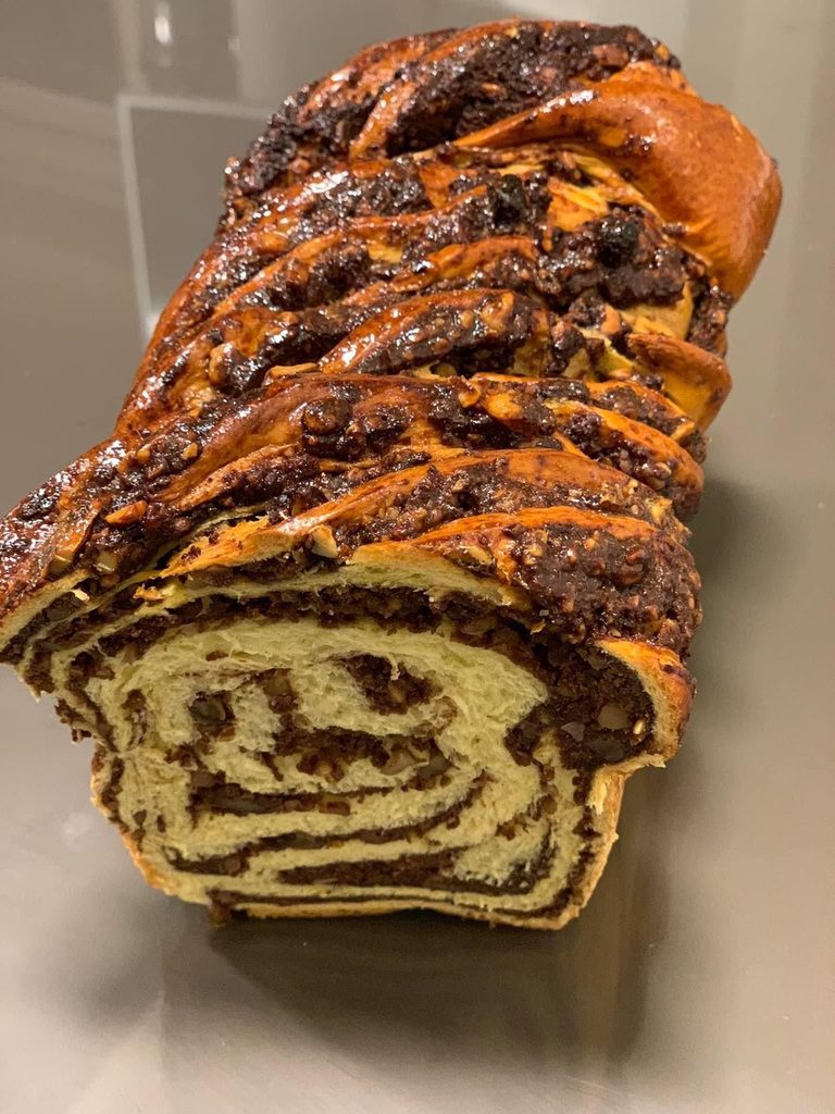 cozonac tradițional românesc cu nucă și cacao
